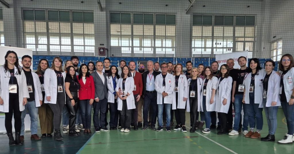 Photo The medical caravan has arrived at Vălenii de Munte. Local residents received free consultations in 11 medical fields