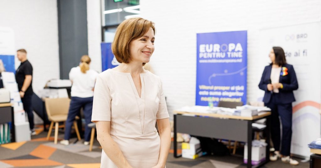 Political leaders in Romania are lining up to congratulate Maia Sandu, after obtaining her second presidential mandate. "On November 24, it's our turn"