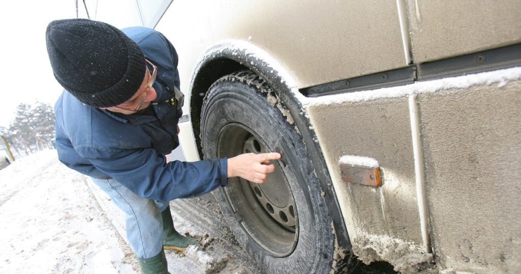 The Romanian police recommend drivers to equip their cars with winter tires. The fines are stinging