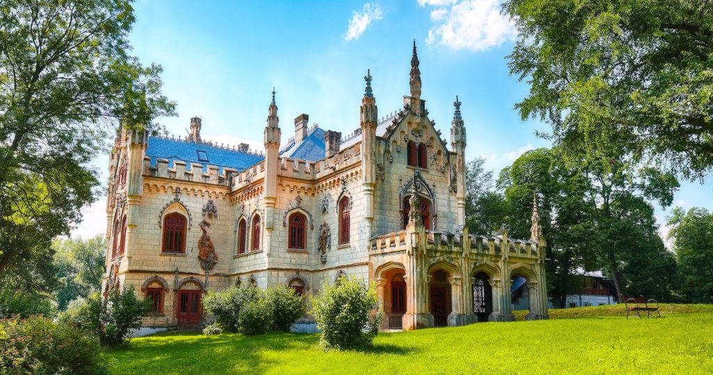The story of the Sturdza Castle from Miclăușeni that survived the wars and communism