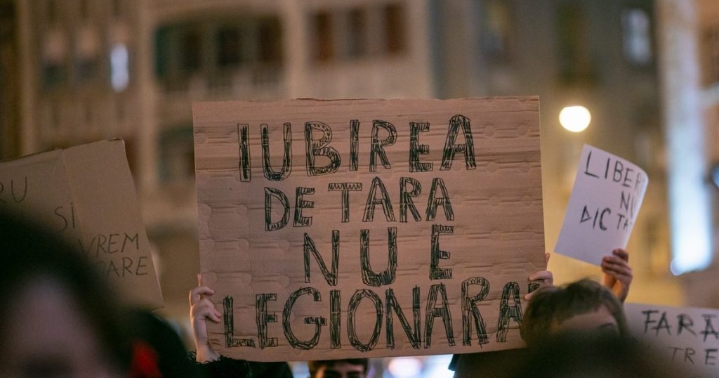 The third evening of protests in the Capital: Georgescu's challengers in Piaţa Victoriei, supporters at the University. He went out into the streets and into the big cities