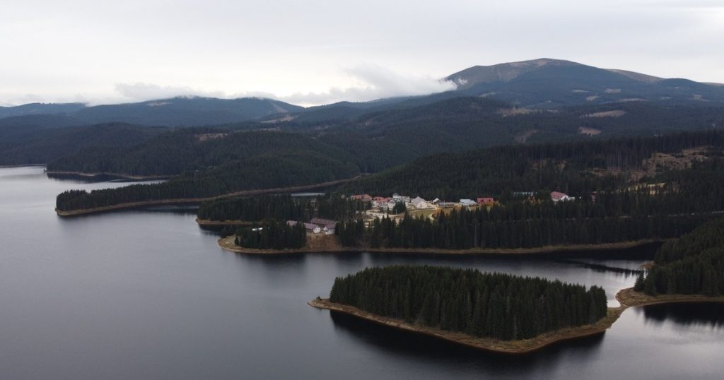 Video Lake Oașa, the "pearl" on the Transalpina. Sadoveanu's corner of heaven, hidden in the heart of the Șureanu Mountains