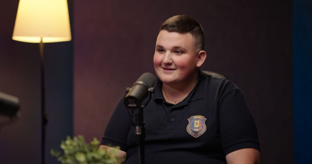 Video Who is the high school student with hundreds of thousands of followers on TikTok, involved in the AUR campaign: "Instead of being at school, he is at the parliament buffet"