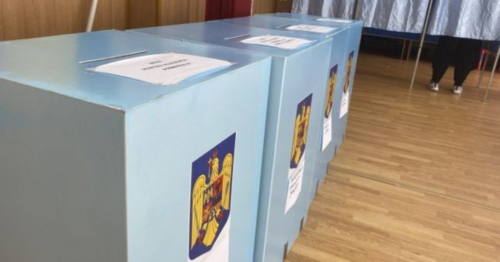 What did the authorities decide about the suspension of classes on the Friday before the elections