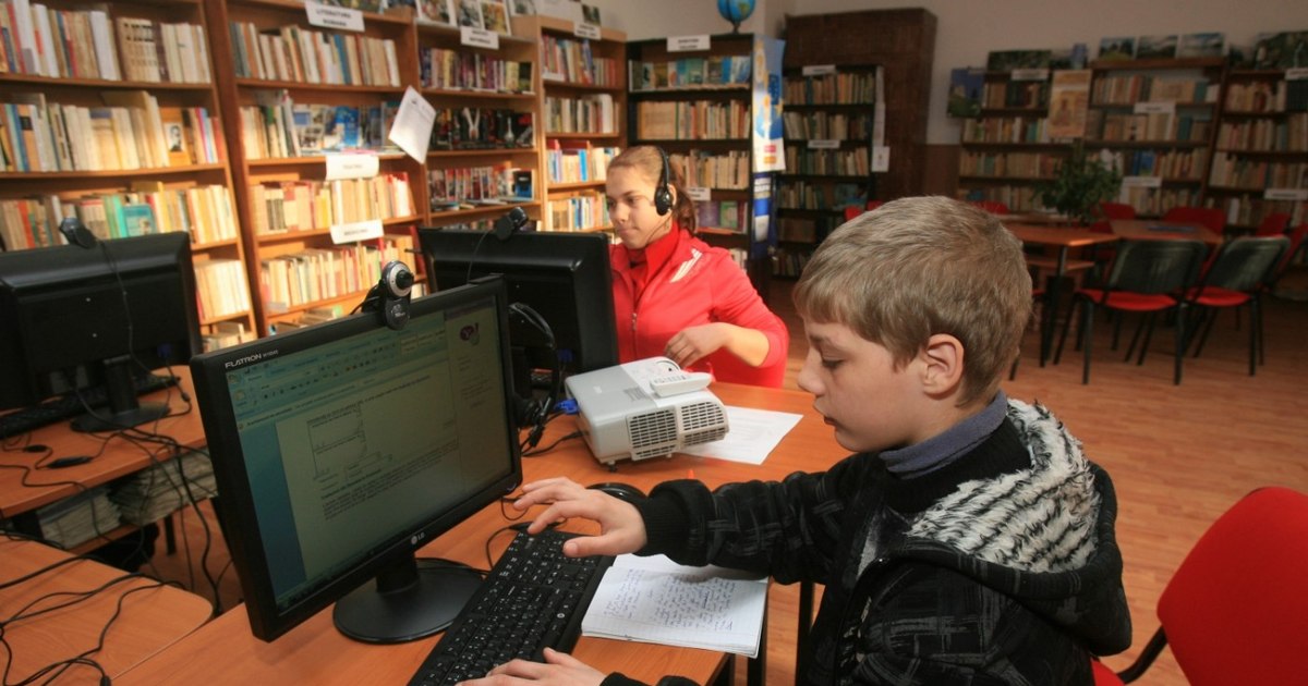 When will pupils and students receive the money for computers. The new payment schedule