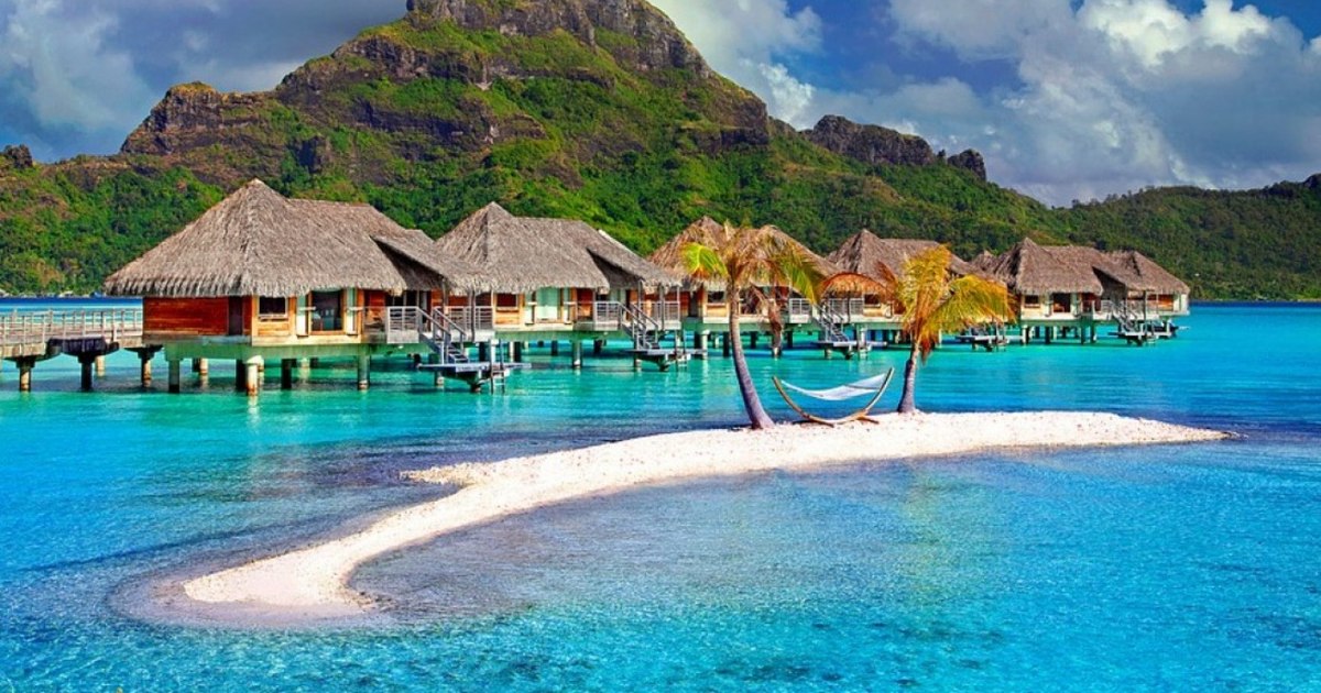 Which exotic destinations do Romanians prefer in the cold season? Most plane tickets were purchased in October