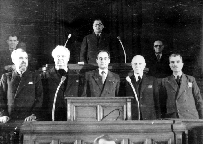 The Provisional Presidium of MAN in 1948, with Mihail Sadoveanua, second from left to right