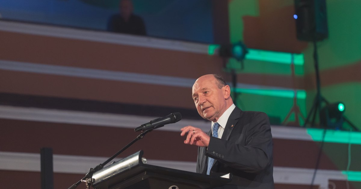 Băsescu: "Călin Georgescu is a political charlatan supported through TikTok. It is prepared in our institutions"