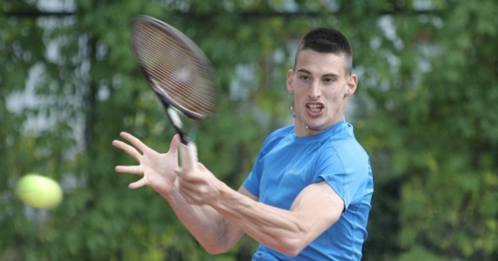 Before Andreea Bălan wrapped him, Victor Cornea slept wherever he could. Unknown details from the turbulent youth of the Siberian tennis player