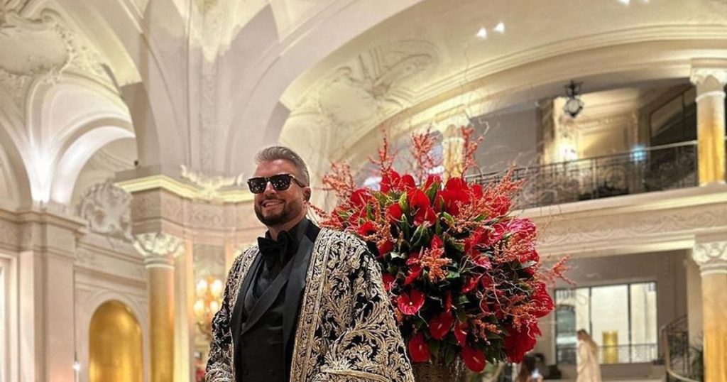 Botezatu managed to steal all the eyes in Monaco with his extravagant outfit. The colossal sum that the gold-stitched cloak amounts to