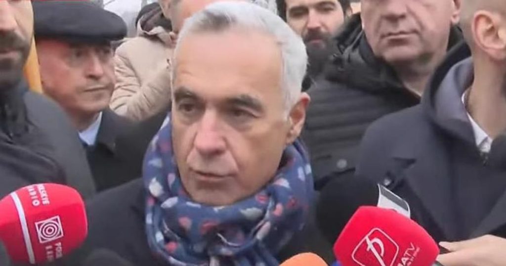 Călin Georgescu went to the polling station in Mogoșoaia together with his supporters