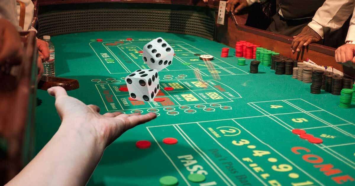 "Don't gamble with your future." An economic specialist speaks of a "massive risk of bankruptcy and austerity" if Georgescu wins the elections