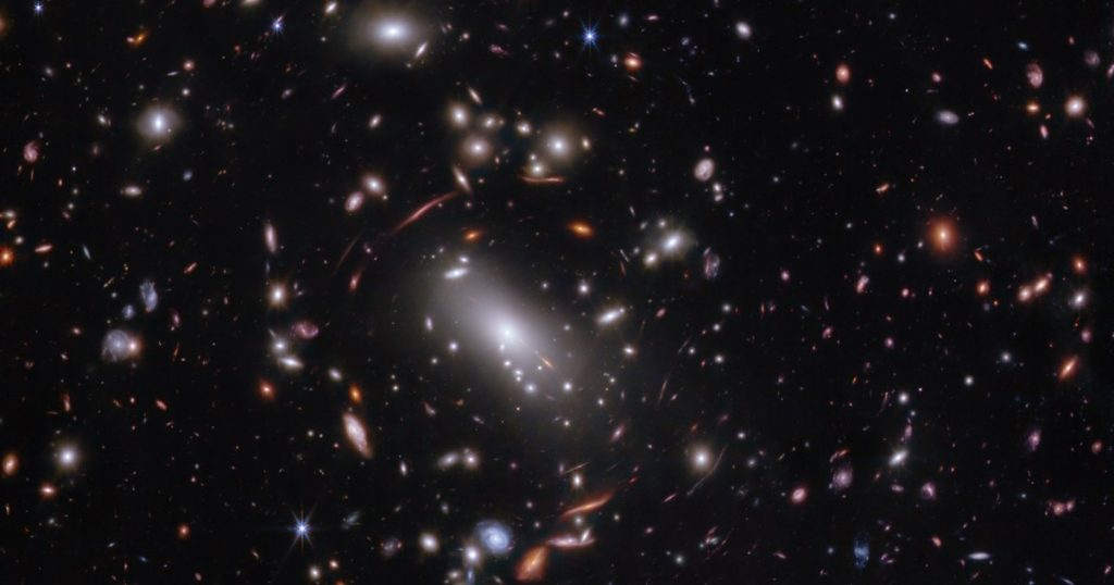 Galaxy of "Christmas lights". Spectacular images captured, for the first time, by the NASA telescope