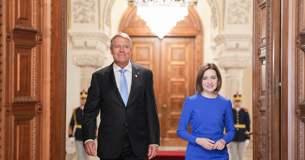 Iohannis congratulates Maia Sandu after taking the oath of office for the second term as head of the Republic of Moldova