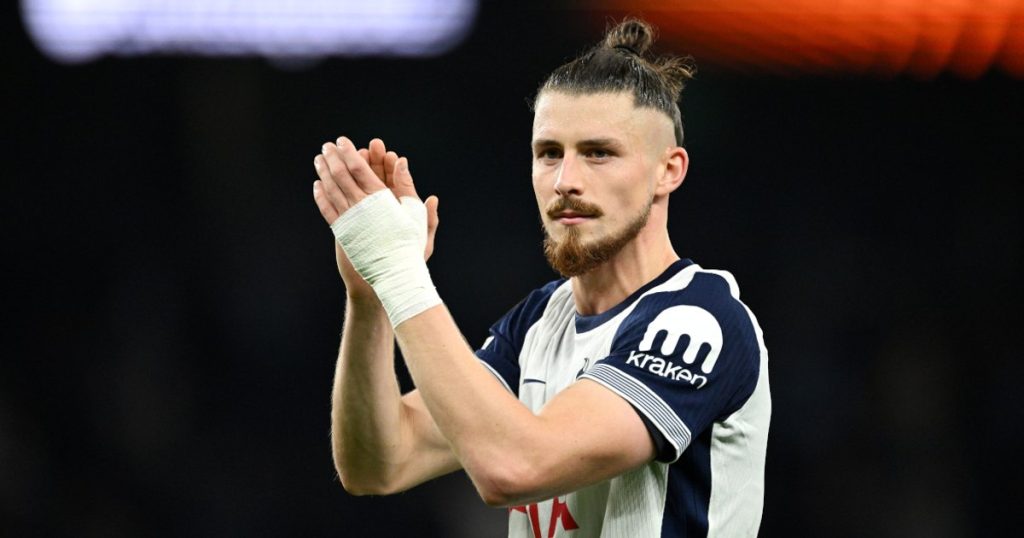 Radu Drăgușin, fighter character. The Romanian stopper entered rough terrain