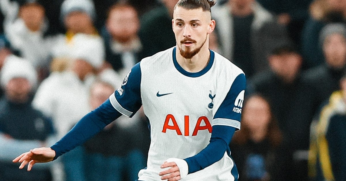 Radu Drăgușin, outclassed from all positions in Tottenham's humiliation against Liverpool. Shameful grade received