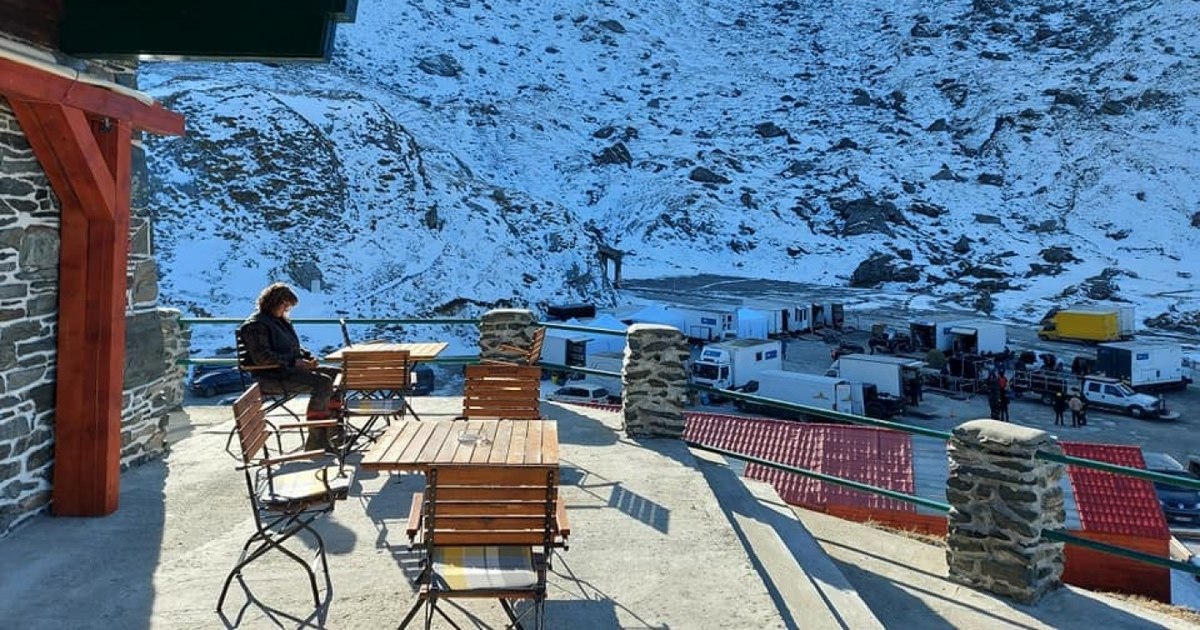 Ruined New Year's Eve for a group of 15 friends. How the young people were left without an advance and without a holiday cottage