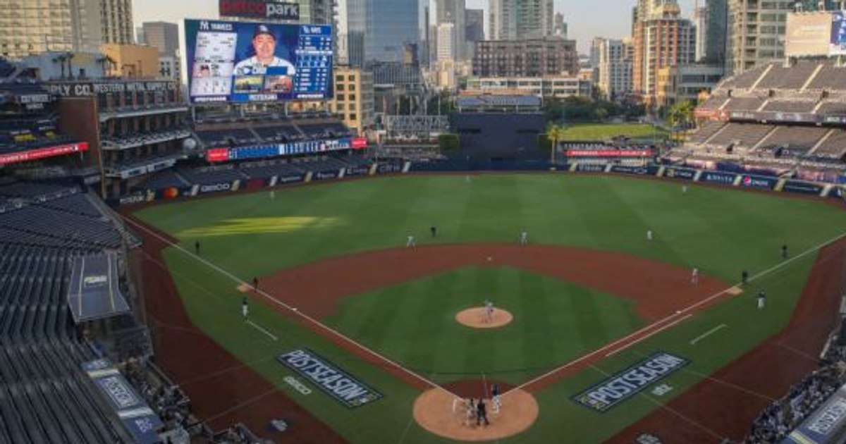 The biggest contract in the history of sports was signed: a Dominican fills himself with money