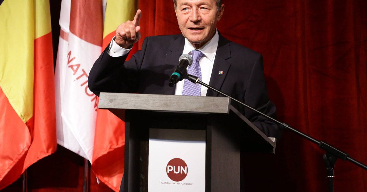 Traian Băsescu was at the parliamentary elections. Which party did the former president vote with?