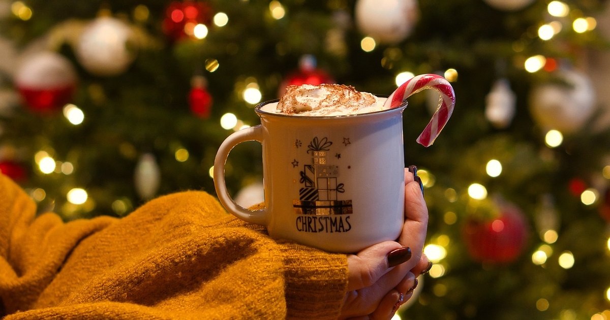 Video Christmas Cards. How to treat yourself to the best romaine and a cinnamon-scented hot chocolate