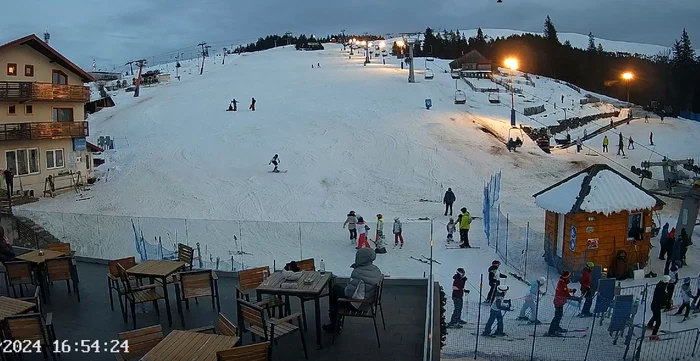 The guard, more animated during the week. Photo: webcam capture