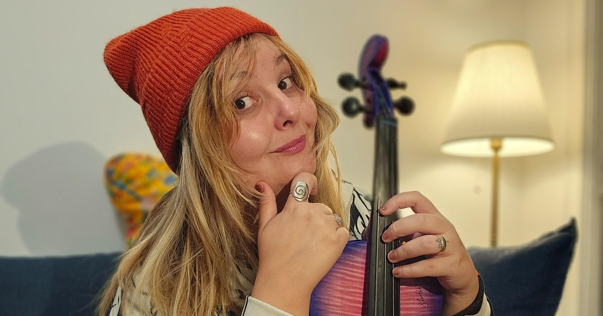 Video Musical pamphlet about the pro-Russian candidate Călin Georgescu. "I live in the country where the woman is the housewife/There's no way she can be boss even in the garden"