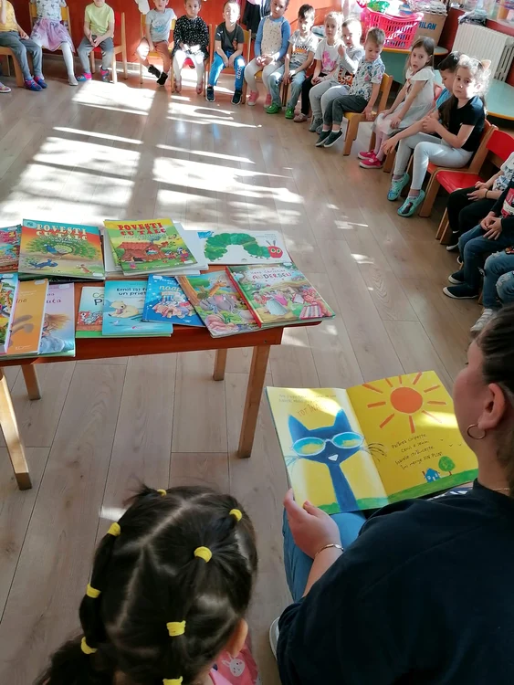 Reading time PHOTO Kindergarten Șotron