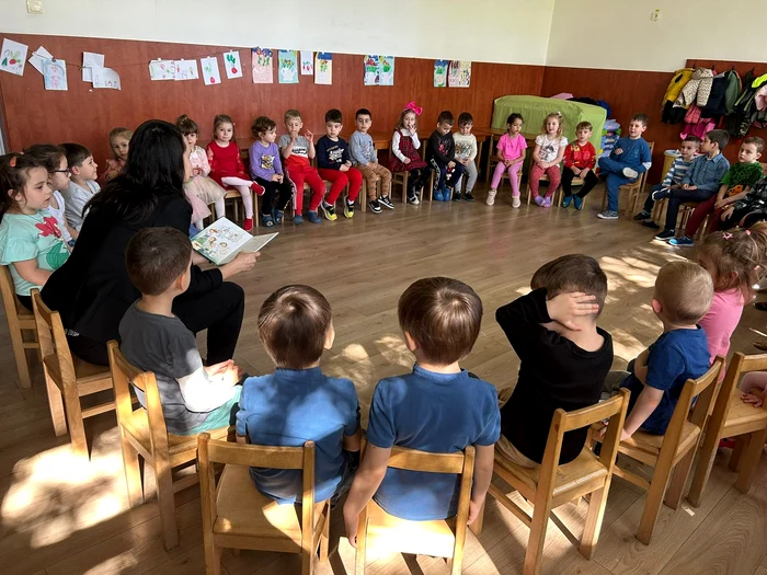 Reading time PHOTO Kindergarten Șotron