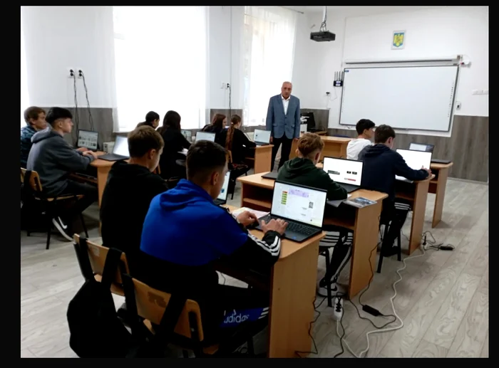 An hour of course at the School in Ipotești PHOTO Cosmin Zamfirache