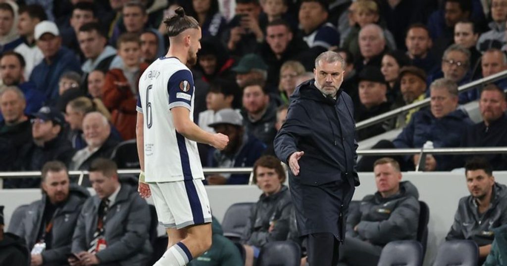 A match to forget for Radu Drăgușin: the Romanian, replaced at half-time in Tottenham - Newcastle. The reaction of the English