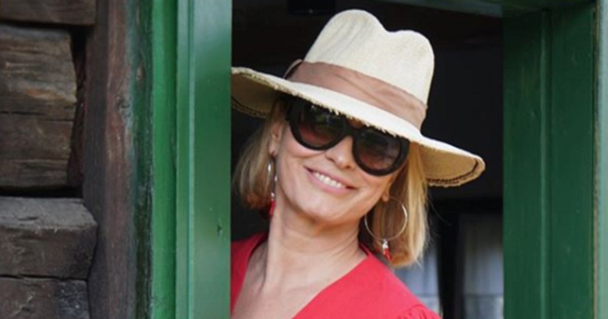 How much did Andreea Esca pay at Dani Oțil's restaurant: she ate a coconut soup with dumplings and a brine with a caracate with muffins