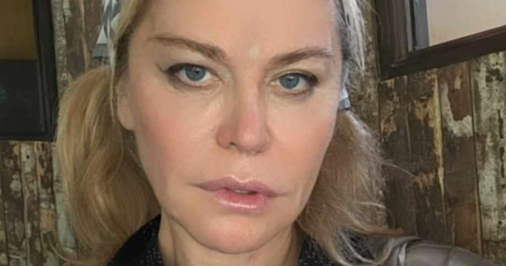 Images of Loredana Groza unedited with beautification filters. The star started posting "unedited" photos