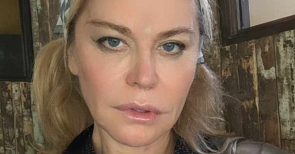 Images of Loredana Groza unedited with beautification filters. The star started posting "unedited" photos