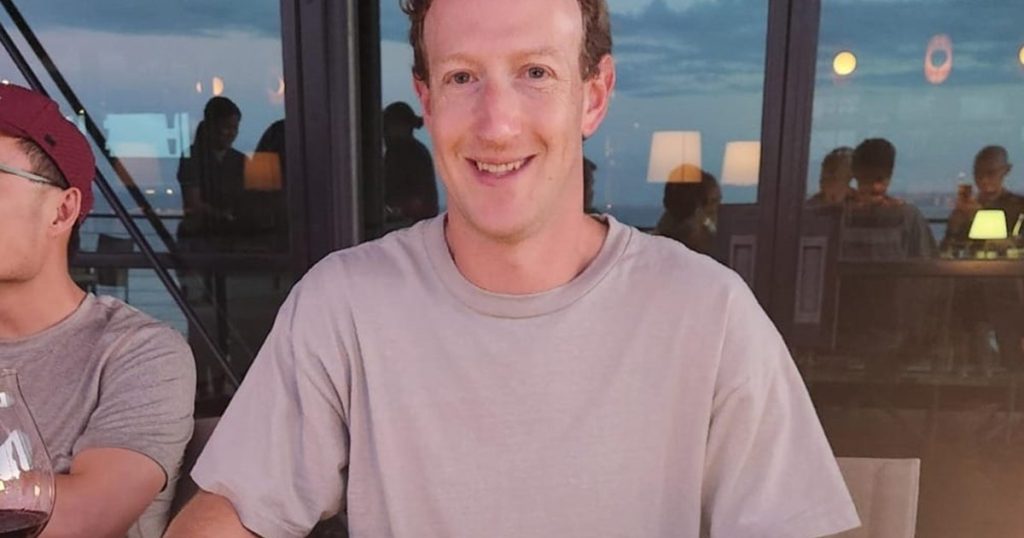 Mark Zuckerberg announces the end of mobile phones. What will replace them and when might the transition take place