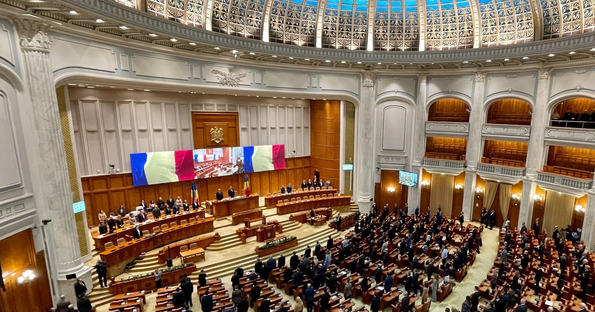 Massive layoffs are coming at the Chamber of Deputies as well. More than 200 employees will be laid off