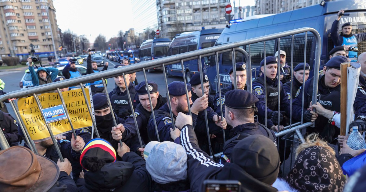 One of Georgescu's supporters was caught with drugs and another with a baseball bat. What sanctions were applied after the demonstration in the capital