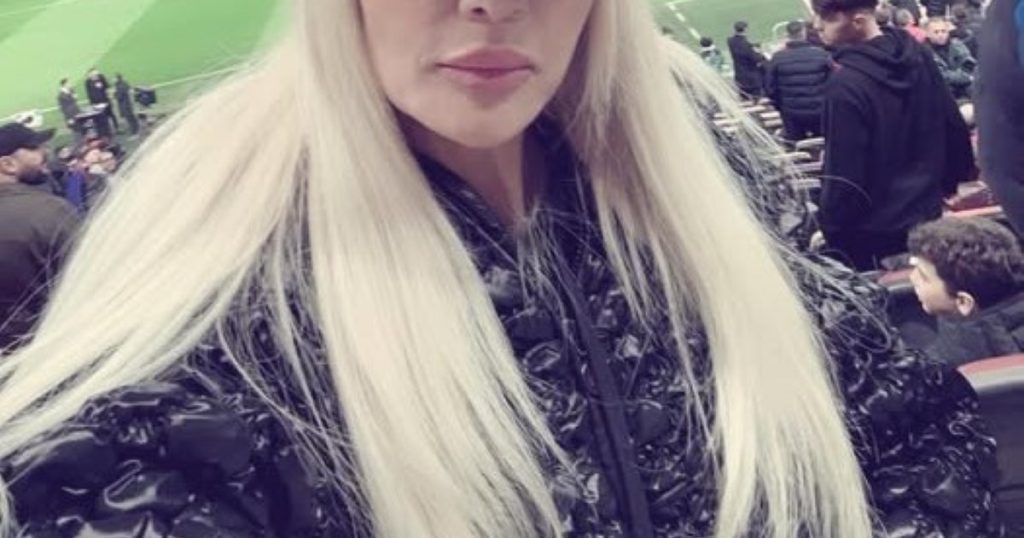 One of the most controversial women in politics, present at the FCSB - Manchester United match: "Haaai FCSB (my star)!".