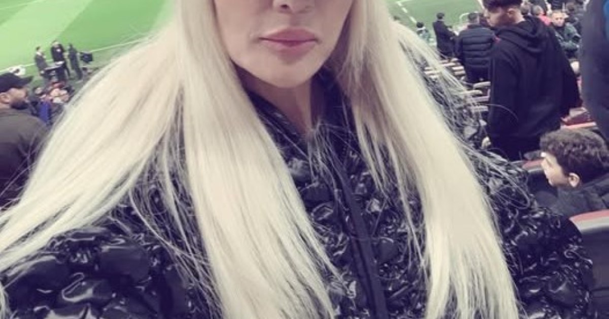 One of the most controversial women in politics, present at the FCSB - Manchester United match: "Haaai FCSB (my star)!".