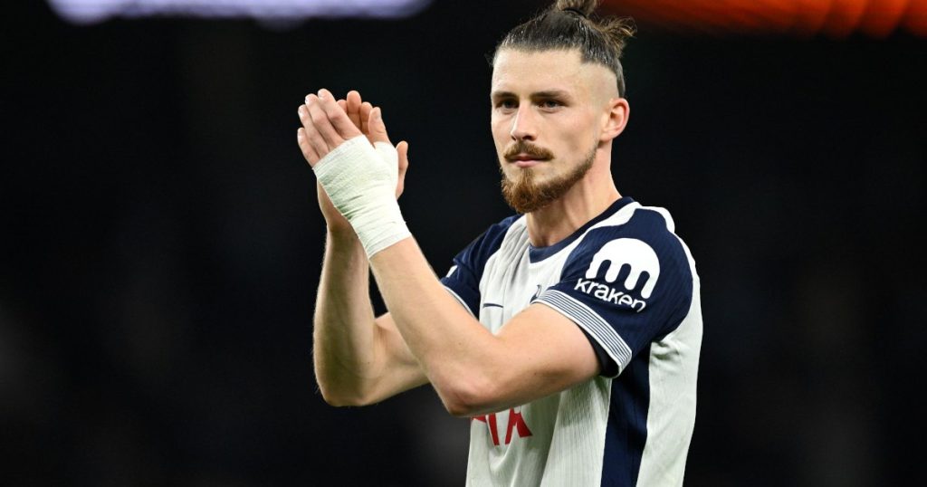 Radu Drăgușin defeated the Premier League leader