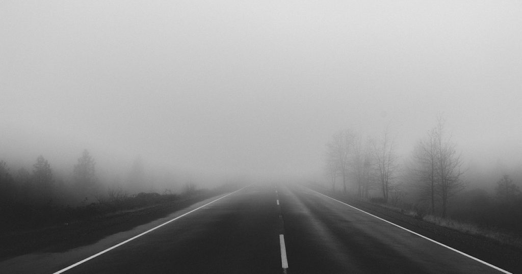 Road traffic is moving with difficulty on several roads in the country. Dense fog in five counties