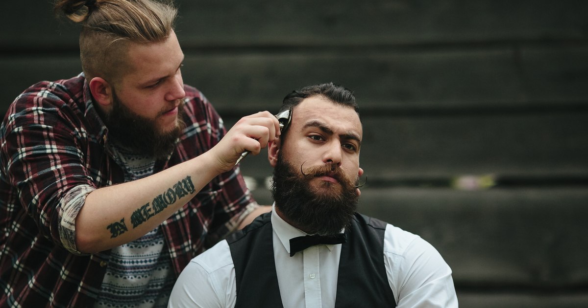 The calculations of a Romanian while he was waiting for his turn at the barbershop: "Revenues of 40,000 euros per month. Guess how many tax receipts were given out"