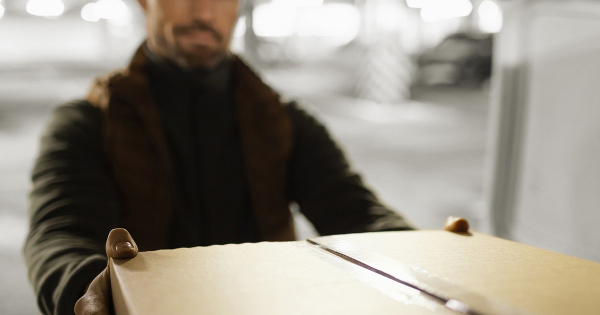 The trouble of a Romanian who sent a package to his relatives in the province. What happened to the sheep's cheese in the package, after three weeks