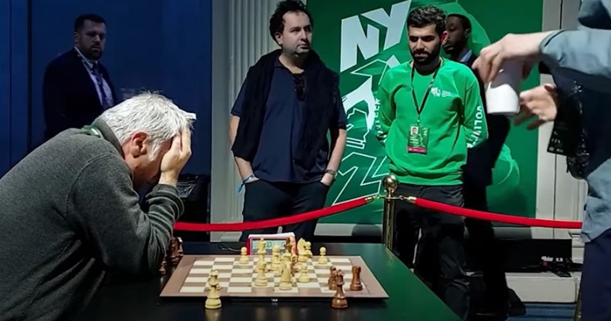 Video Images of despair at the World Chess Championship: Ukraine's champion covered his face and wept loudly