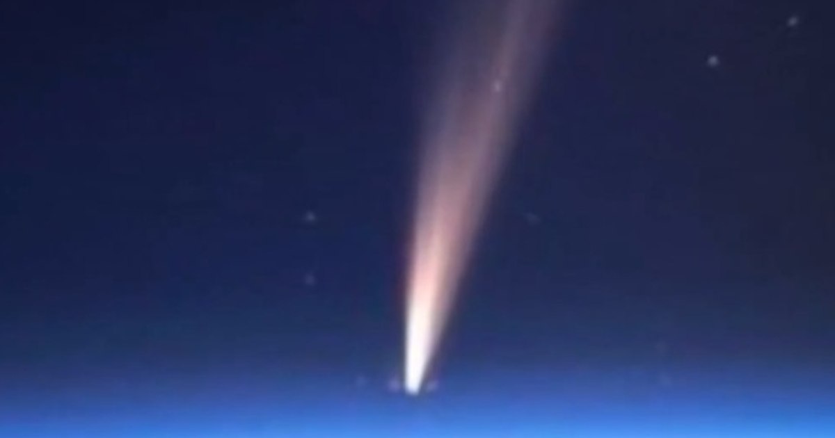 Video Once in a lifetime. Comet visible for the first time in 160,000 years appears in the sky. The best time to see the astronomical phenomenon