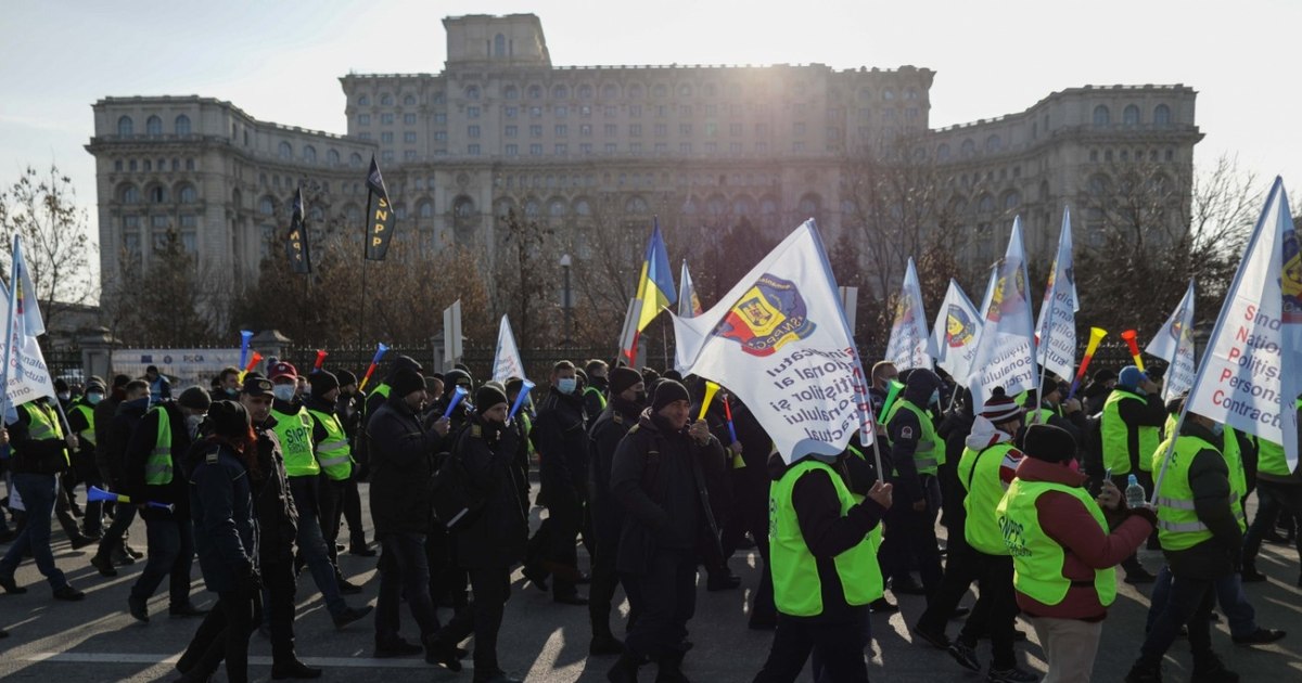 Video The police resume the protests. They are unhappy about the loss of weekend and public holiday allowances