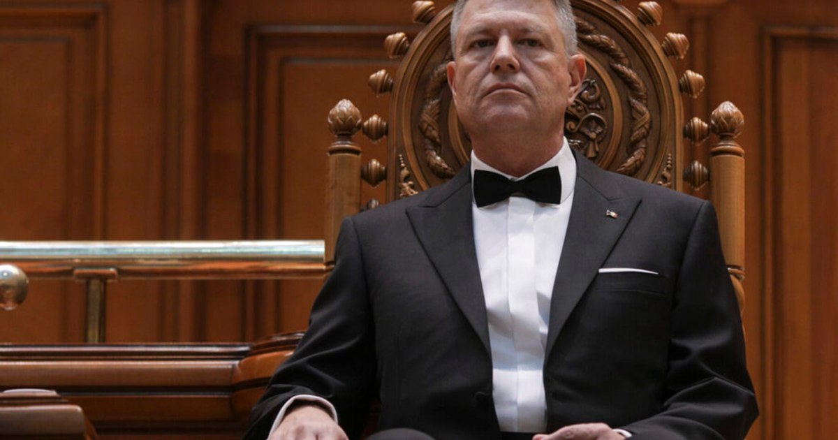 Who are the two liberal leaders who would have wanted the PNL to publicly ask Klaus Iohannis to resign as president