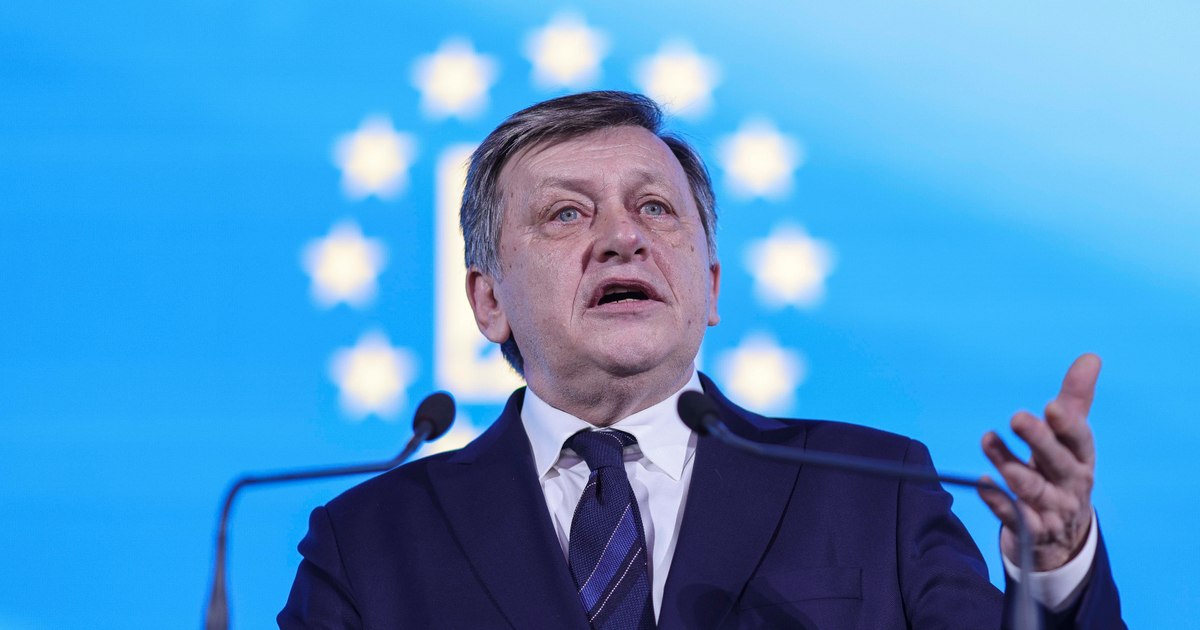 BEC registered the electoral alliance "Romania forward" that supports Crin Antonescu