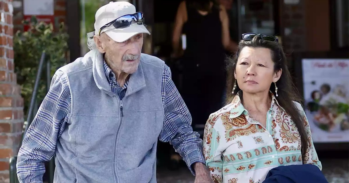 Last pictures with gene hackman before he died. The great actor seemed extremely weak and fragile