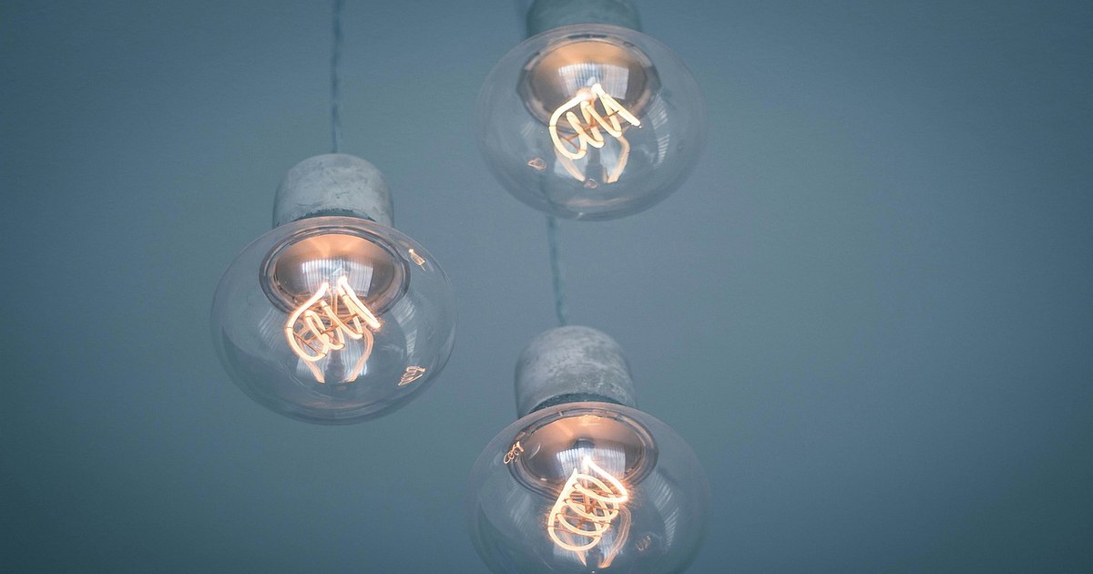 Modern Lighting of Housing: How LED chandeliers and LED projectors turn your home in 2025