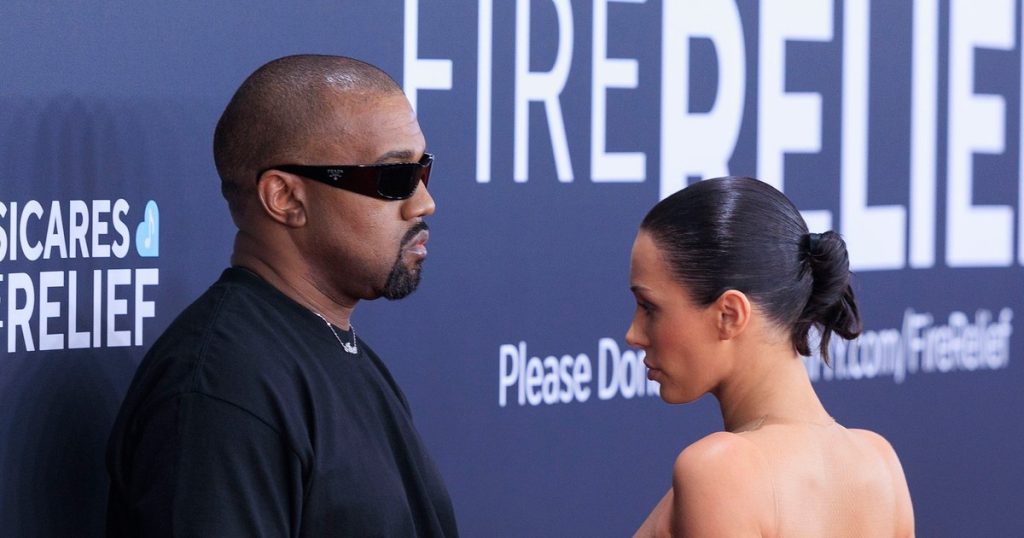 PHOTO Kanye West and Bianca Censori, nine shock appearance at the Grammy Gala. It seems that the two were kicked out of the event